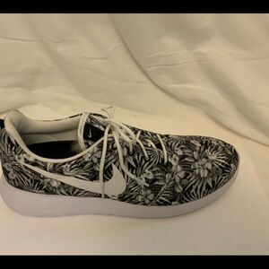 New Nike Roshe One Floral Black White Sneakers 833620-010 Men's Size 11